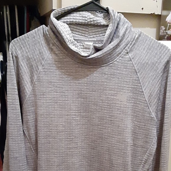 New Balance pullover - Picture 2 of 3